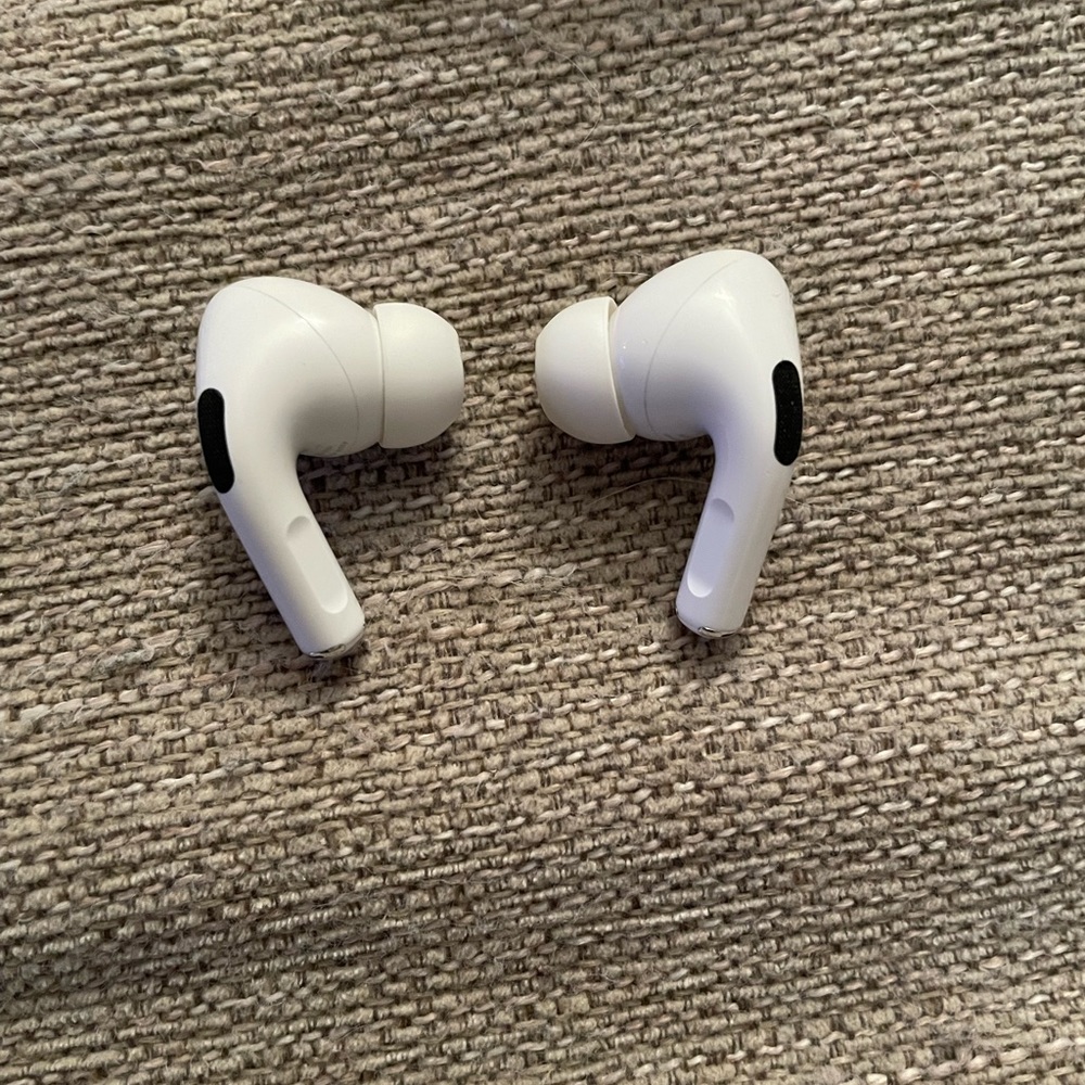 Apple AirPods Pro 1st generation with case